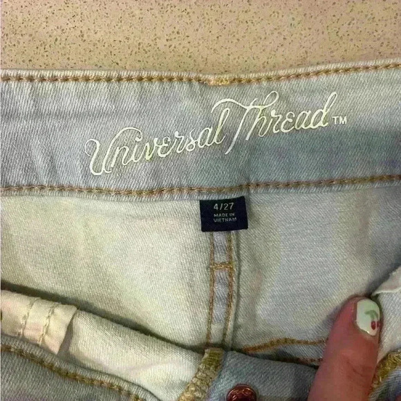 Universal thread Jean shorts - Picture 5 of 8